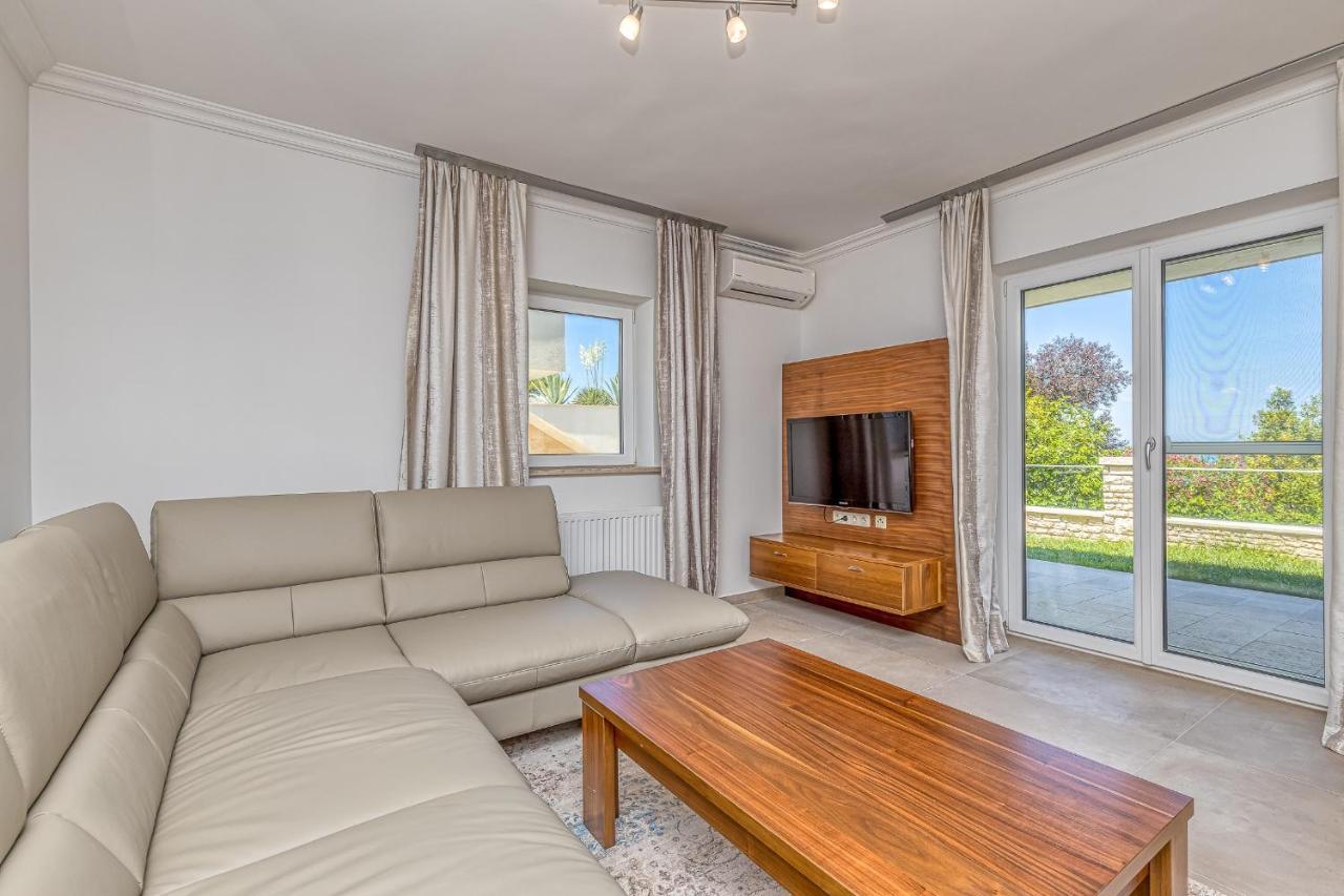 Villa Milena With Pool And Sea View Crveni Vrh Exterior photo